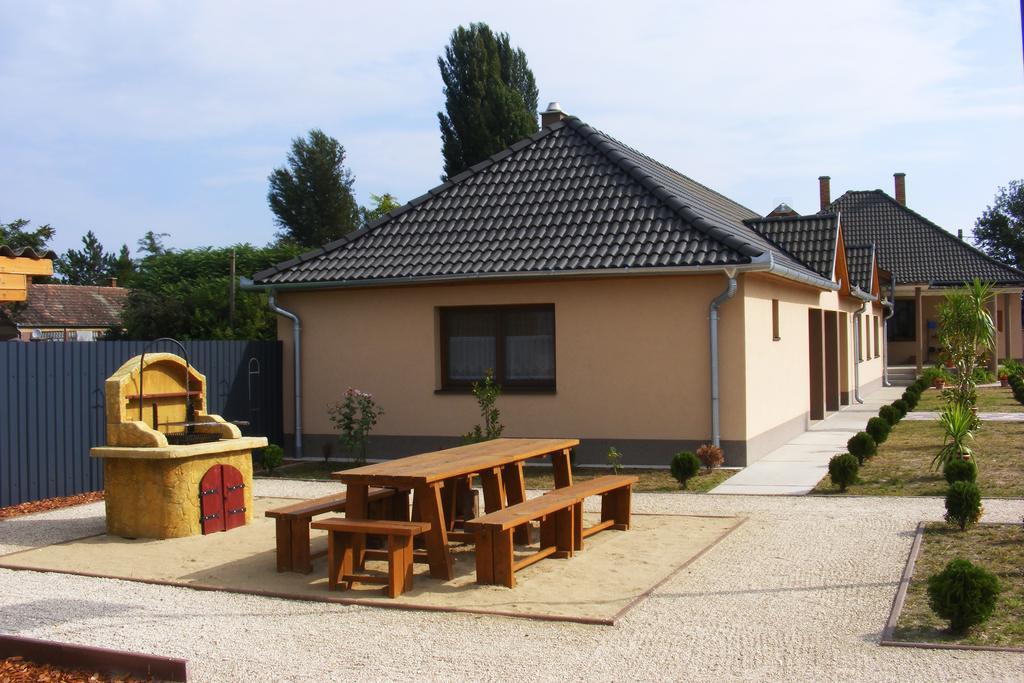 Szerencsecsillag Vendeghaz Hotel Kiskoros Bagian luar foto