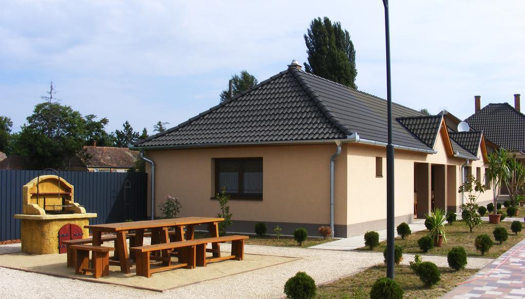 Szerencsecsillag Vendeghaz Hotel Kiskoros Bagian luar foto