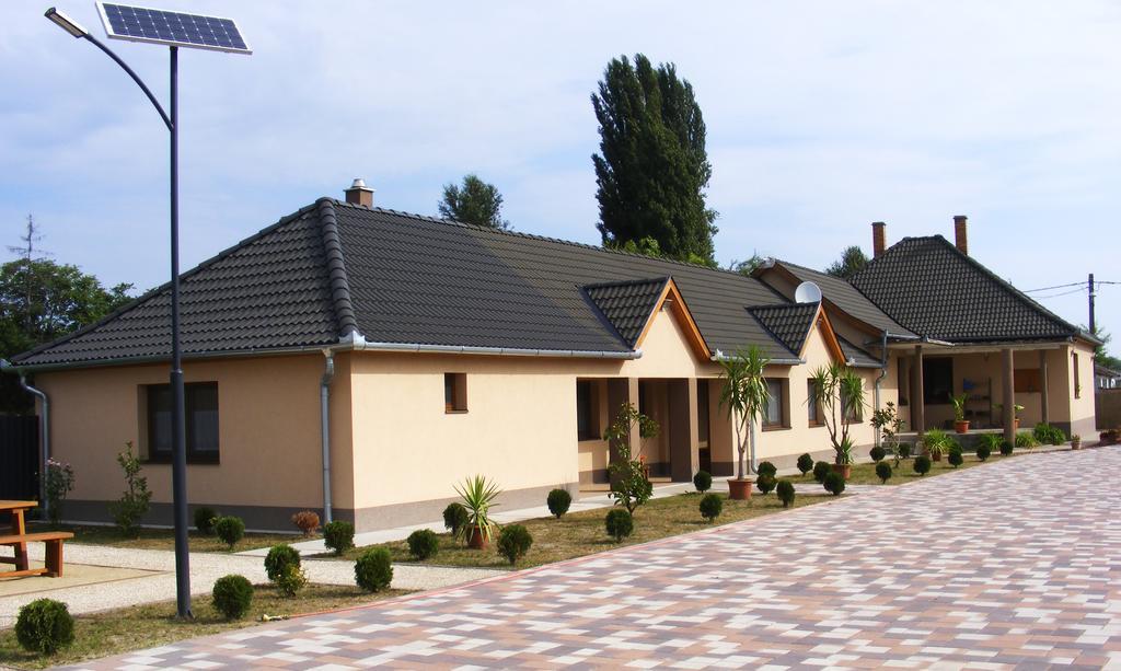Szerencsecsillag Vendeghaz Hotel Kiskoros Bagian luar foto