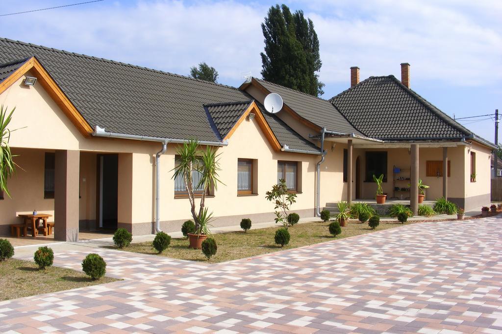 Szerencsecsillag Vendeghaz Hotel Kiskoros Bagian luar foto