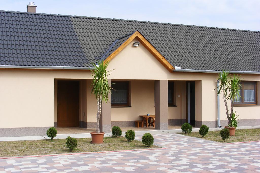 Szerencsecsillag Vendeghaz Hotel Kiskoros Bagian luar foto