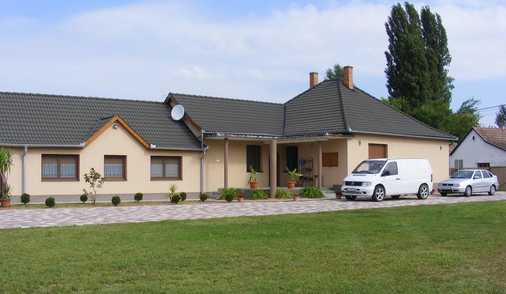 Szerencsecsillag Vendeghaz Hotel Kiskoros Bagian luar foto